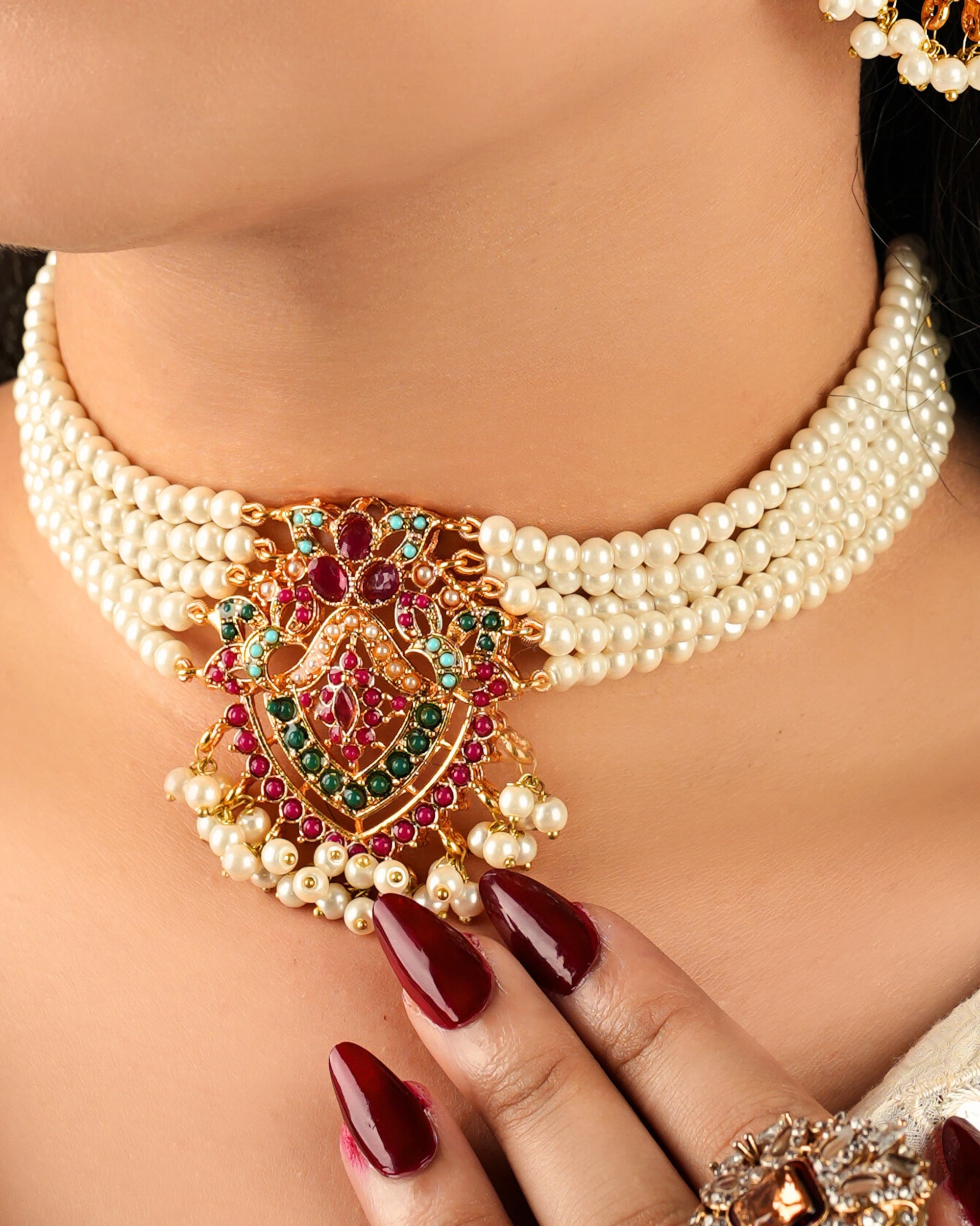Ayira Nauratan Choker Set With Tika
