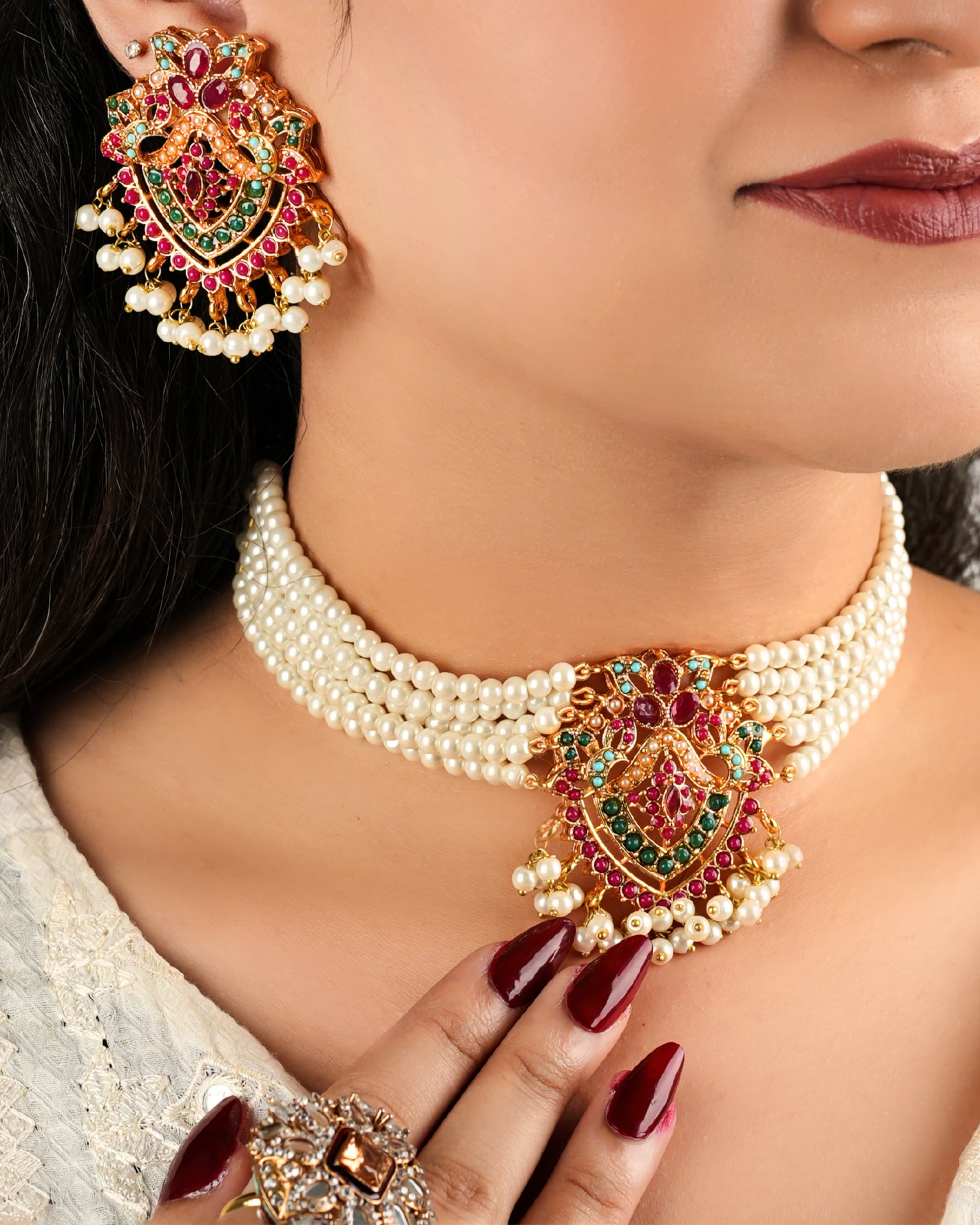 Ayira Nauratan Choker Set With Tika