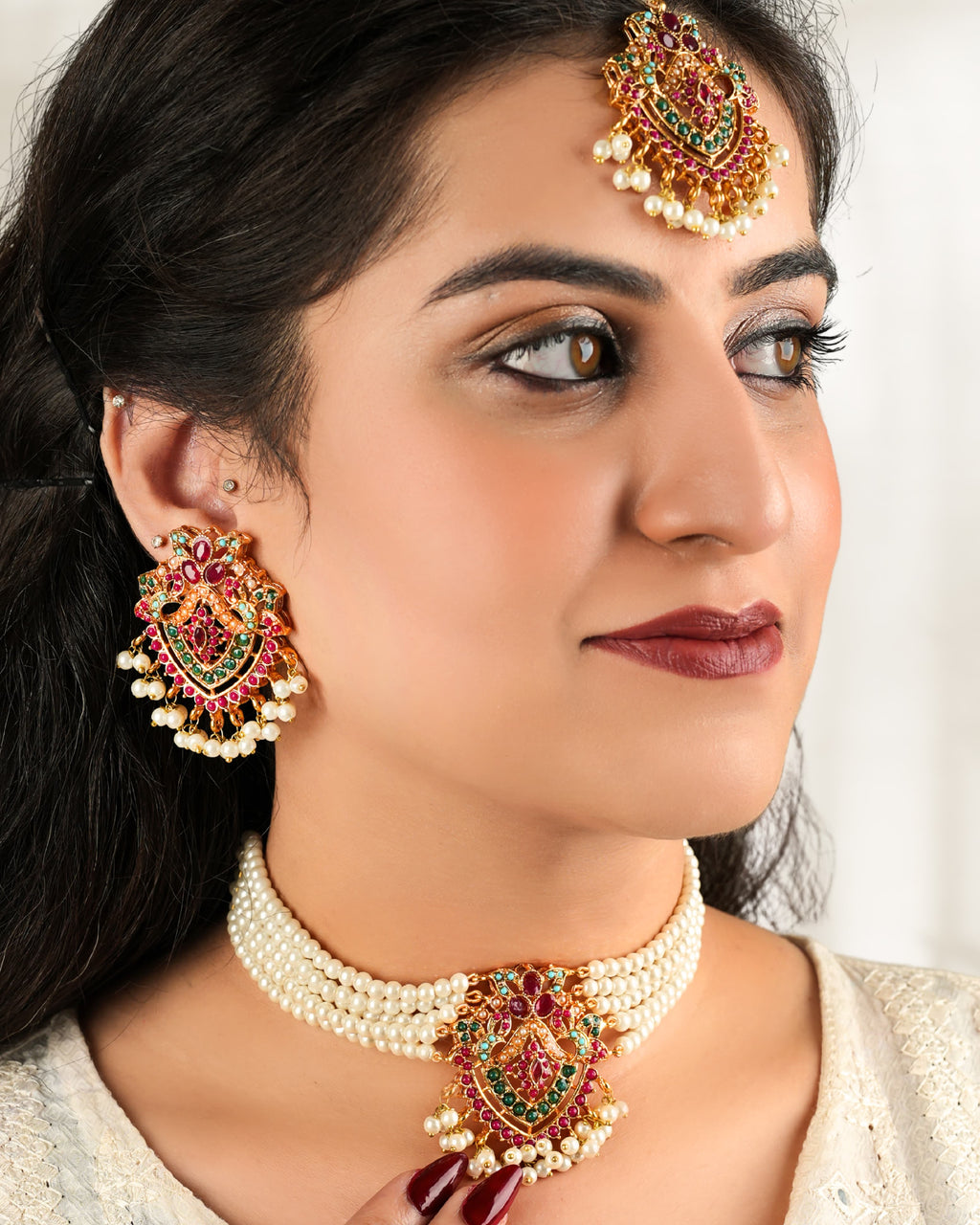 Ayira Nauratan Choker Set With Tika