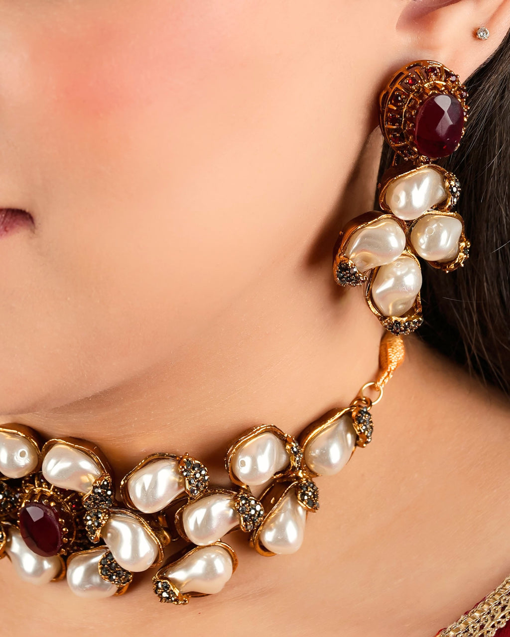 Raqse-Noor Ruby Choker Set With Tika