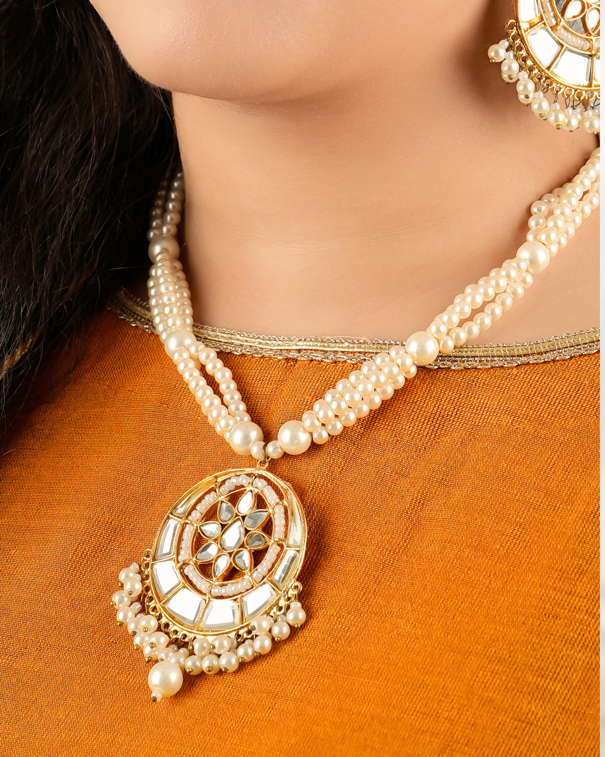 Chaand Tara Pearl Necklace Set
