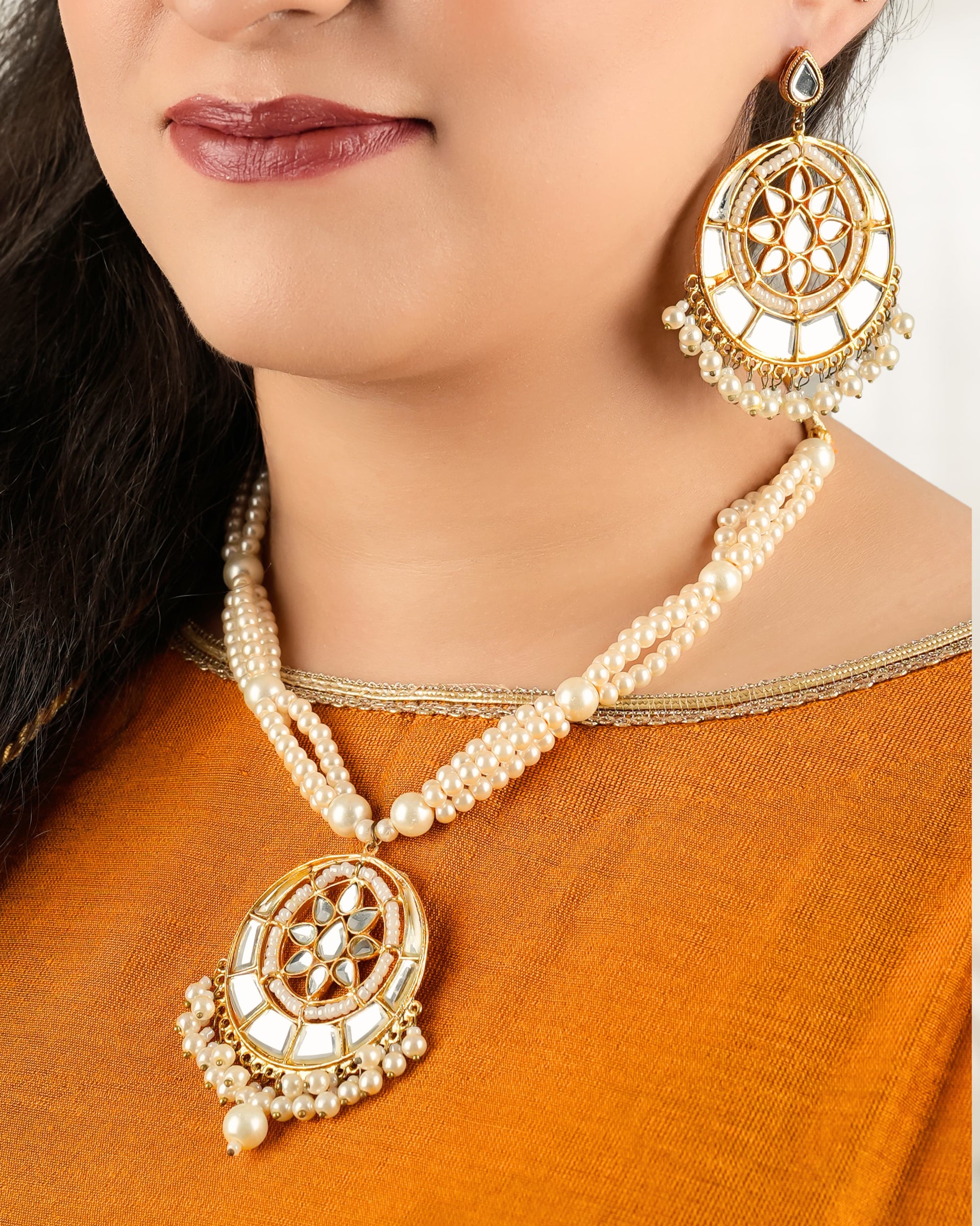 Chaand Tara Pearl Necklace Set