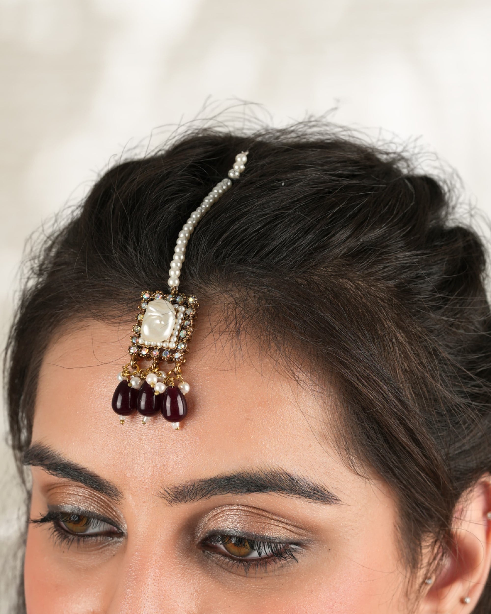 Zarnigar Champagne & Pearl Choker Set