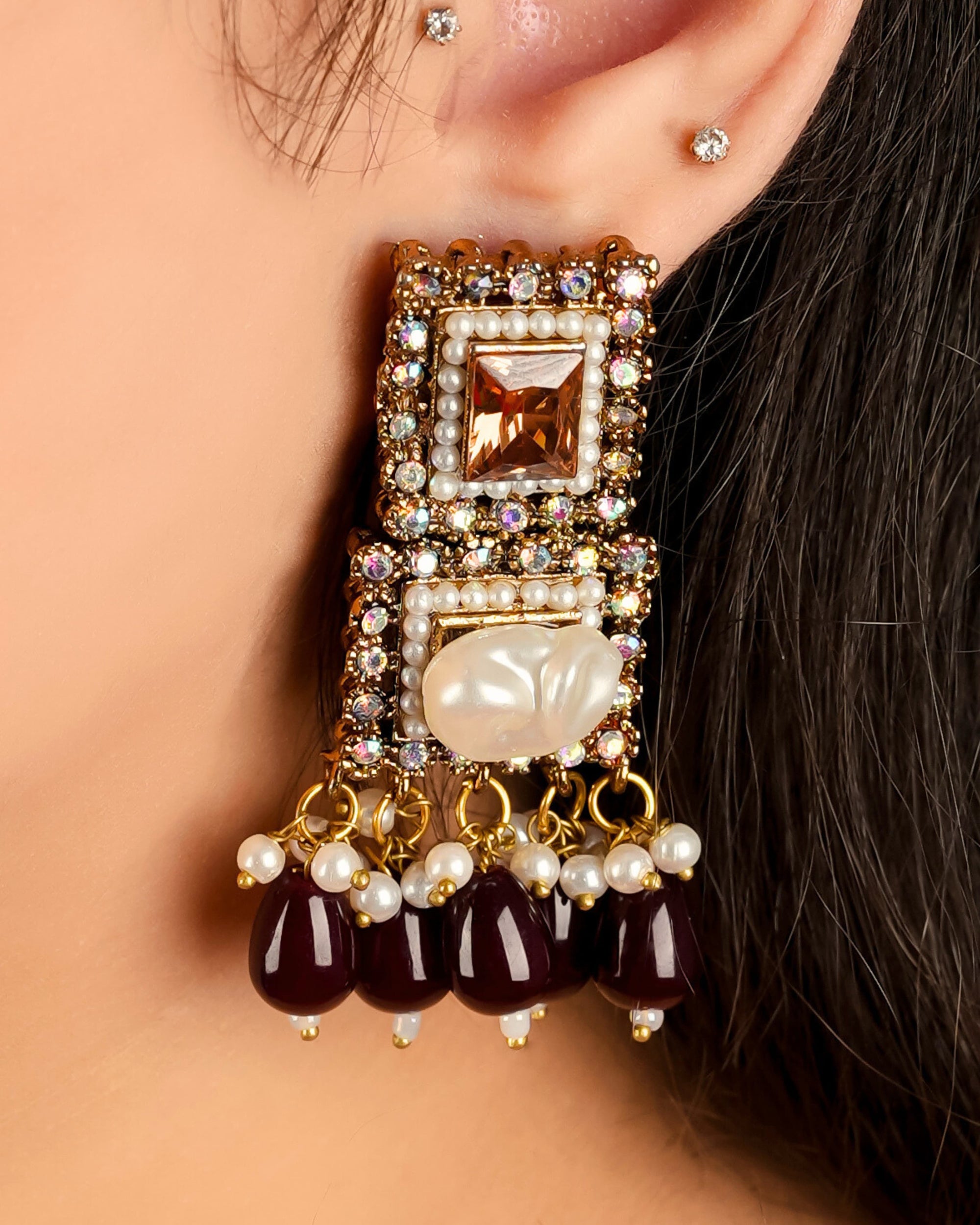 Zarnigar Champagne & Pearl Choker Set